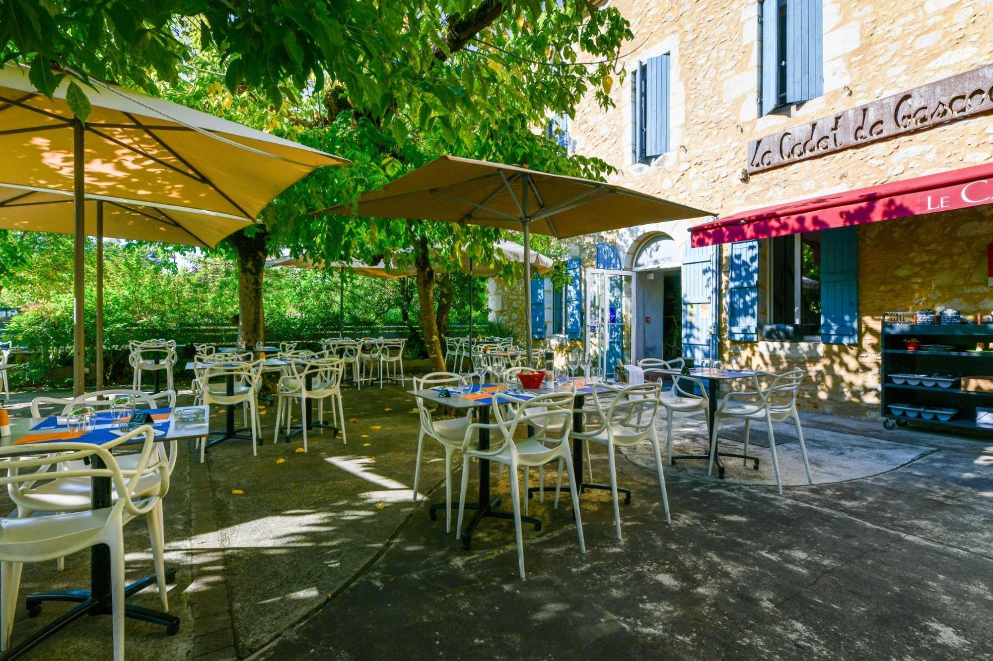 Logis Hotel & Restaurant Le Cadet De Gascogne Saint-Justin  Buitenkant foto