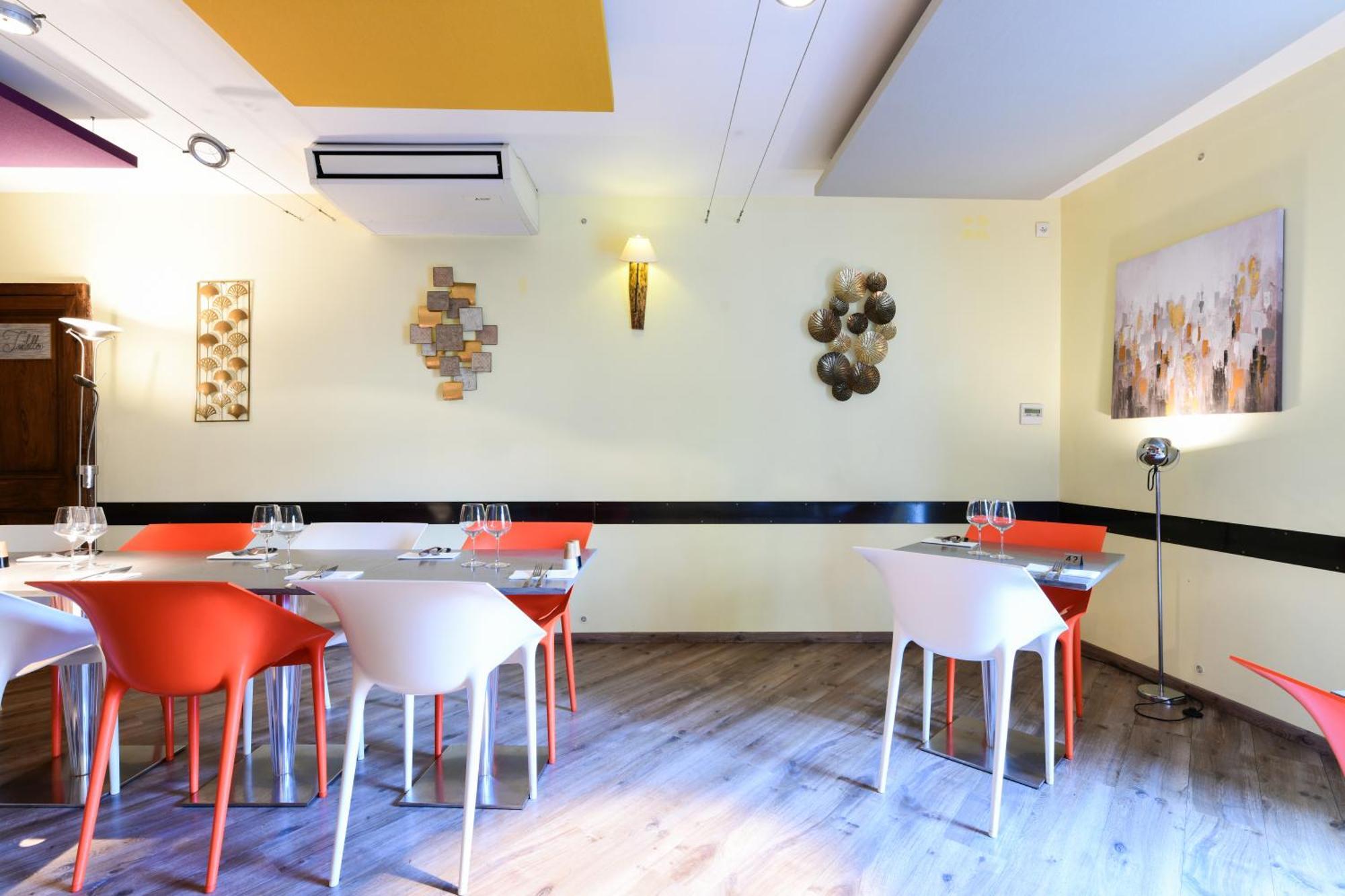 Logis Hotel & Restaurant Le Cadet De Gascogne Saint-Justin  Buitenkant foto