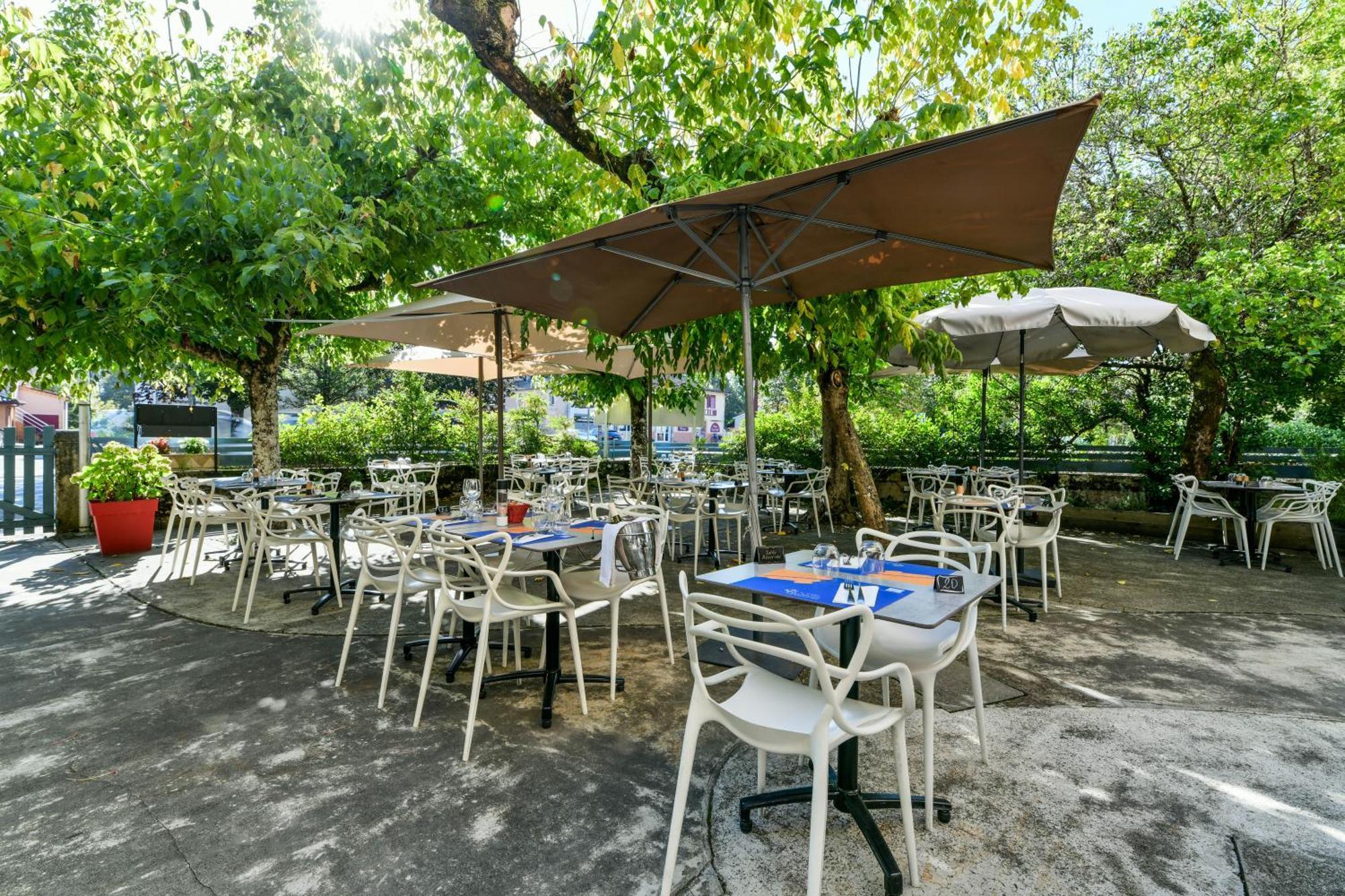 Logis Hotel & Restaurant Le Cadet De Gascogne Saint-Justin  Buitenkant foto