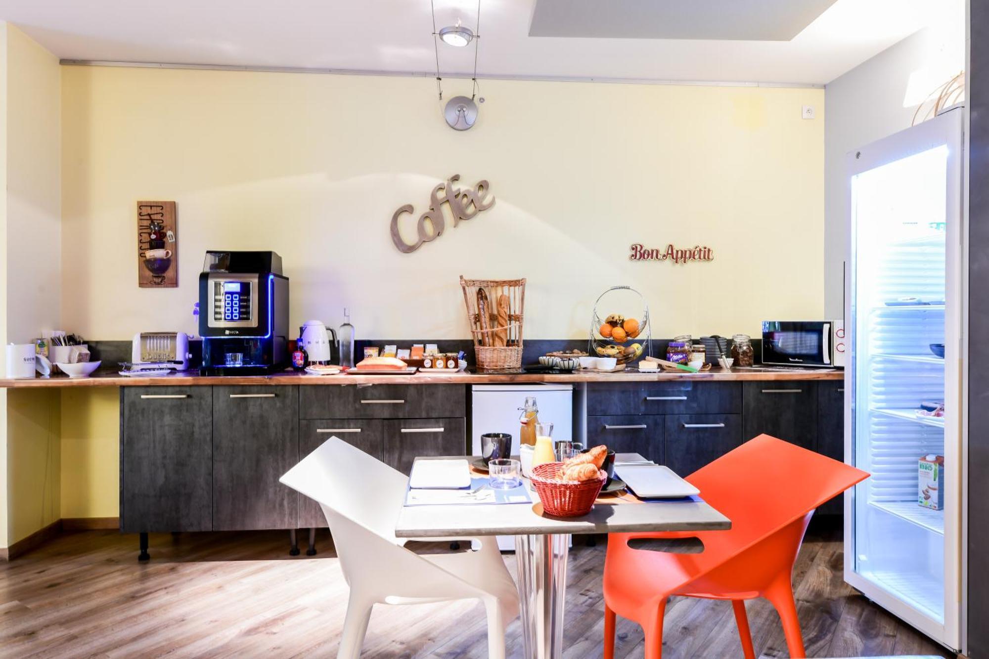Logis Hotel & Restaurant Le Cadet De Gascogne Saint-Justin  Buitenkant foto