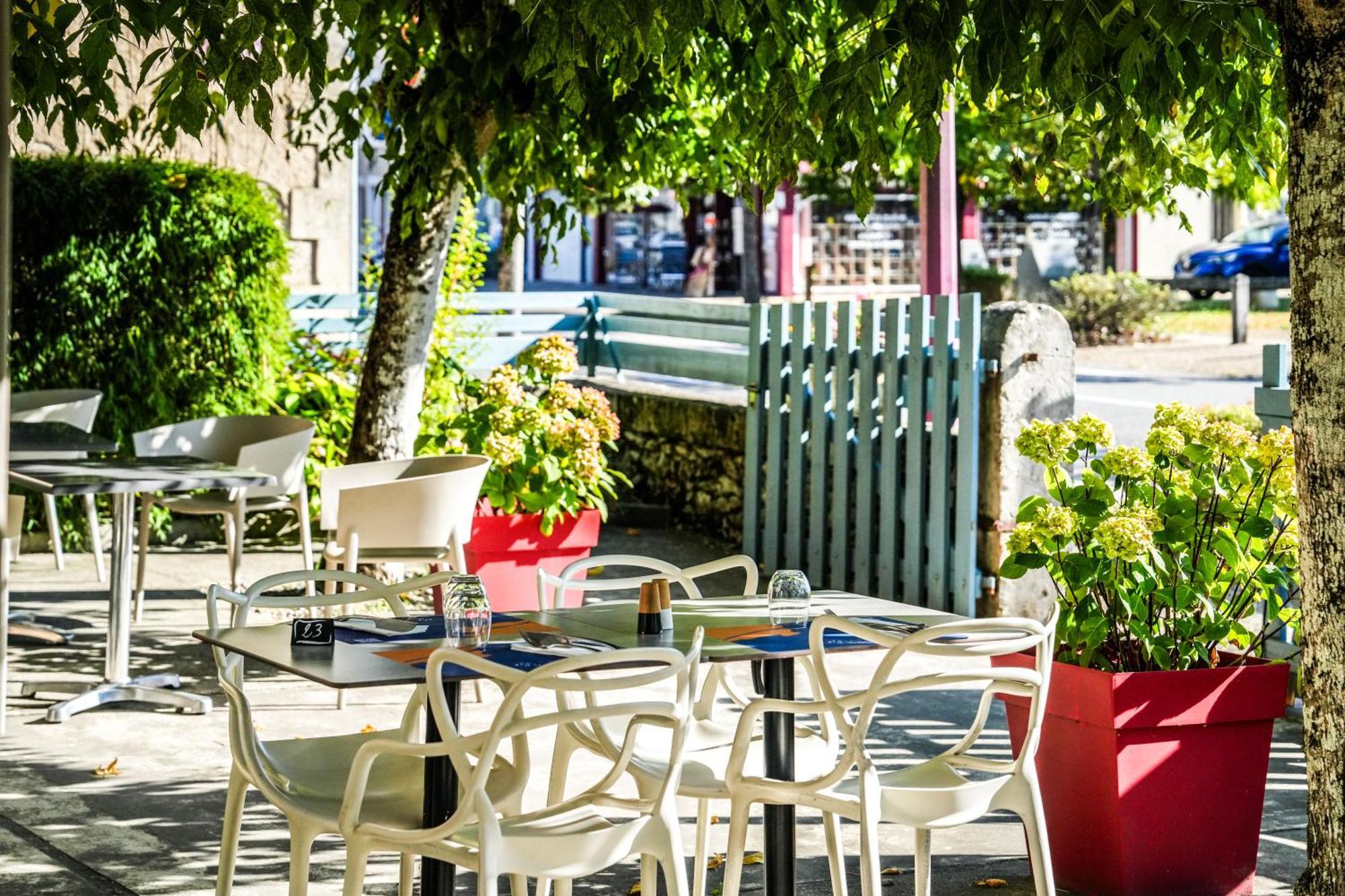 Logis Hotel & Restaurant Le Cadet De Gascogne Saint-Justin  Buitenkant foto